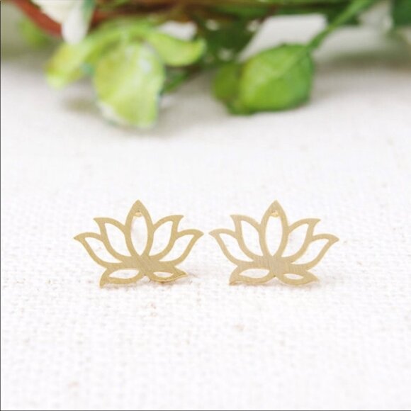 New Gold Colored Lotus Flower Nickel Free Dainty Fashion Jewelry Earrings - Picture 2 of 4